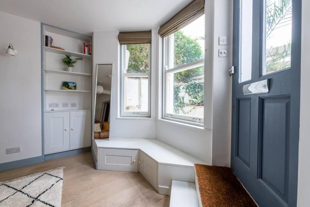 Lovely Self-Contained Basement Studio With Kitchen Londres Exterior foto