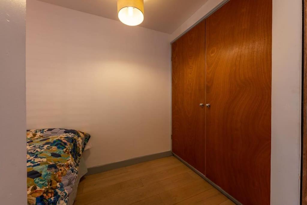Lovely Self-Contained Basement Studio With Kitchen Londres Exterior foto