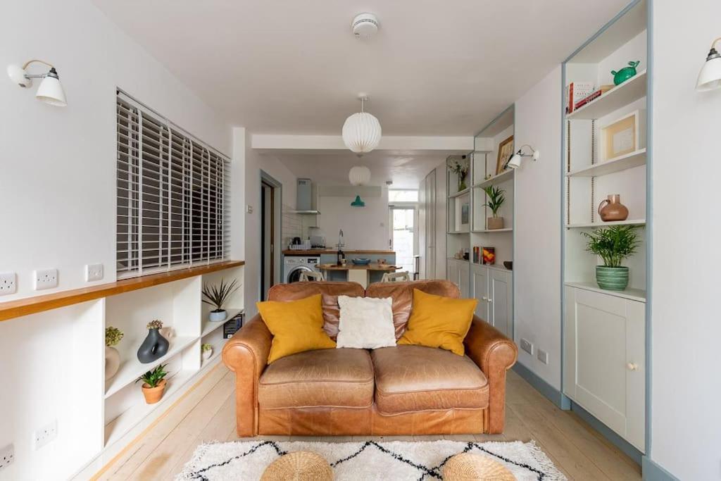 Lovely Self-Contained Basement Studio With Kitchen Londres Exterior foto